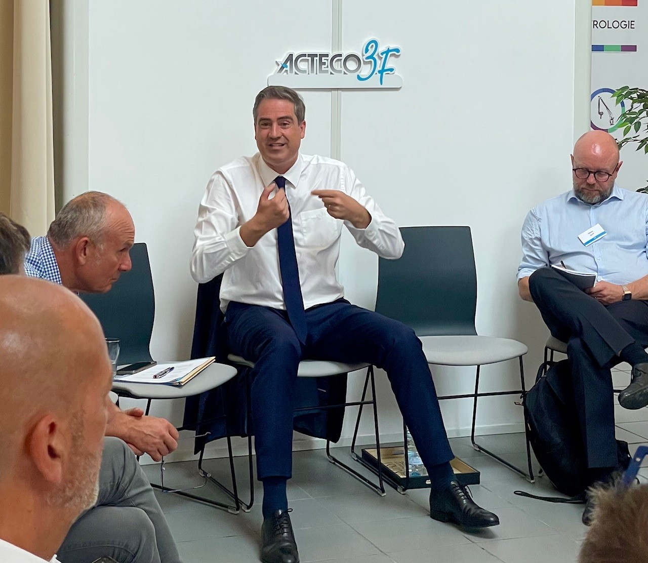 Olivier Becht, député du Haut-Rhin, échange avec les dirigeants des entreprises membres d'Acteco3f, le 28 août